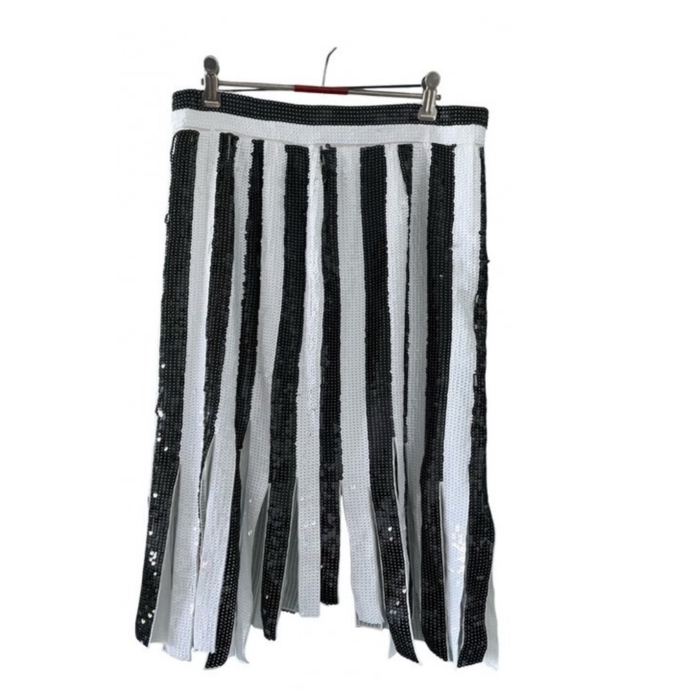 A sequence skirt black and white